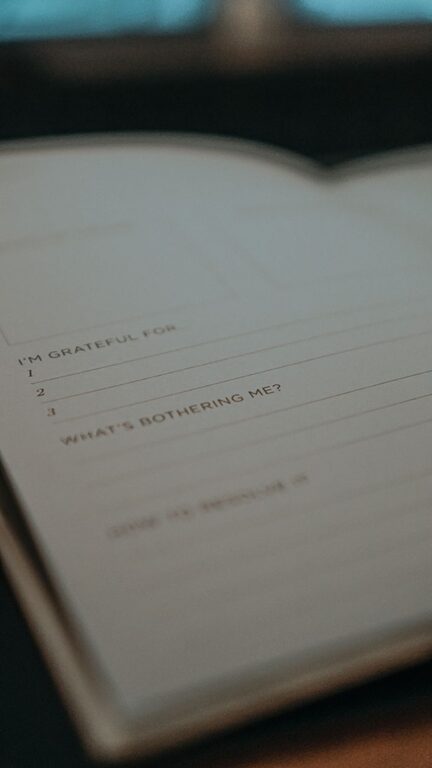How to Start a Gratitude Journal for a Happier Life